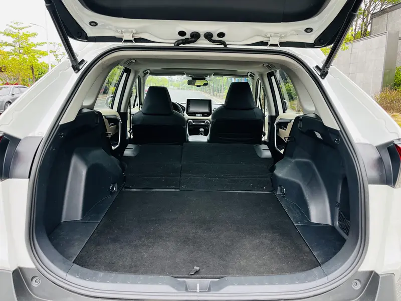 Toyota RAV4 — фото 18