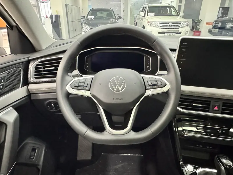 Volkswagen Tayron 300 TSI 2 WD — фото 8
