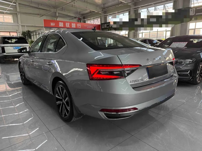 Skoda Superb — фото 4
