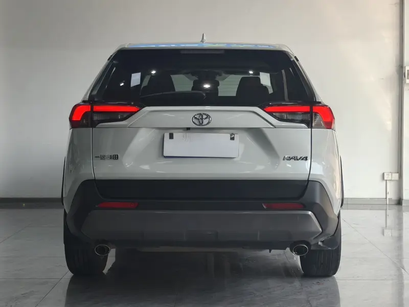 Toyota RAV4 — фото 3