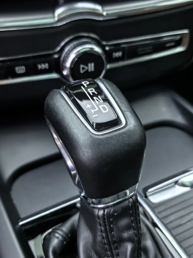 Volvo XC60 — фото 11