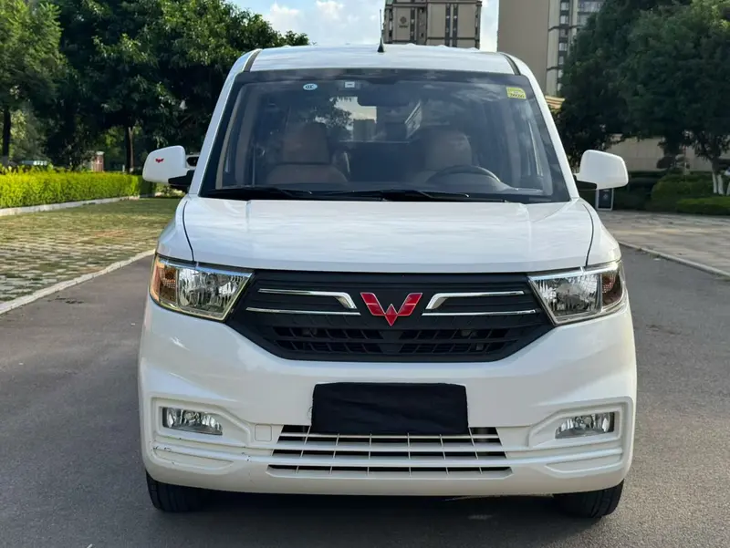 Wuling Hongguang V — фото 2