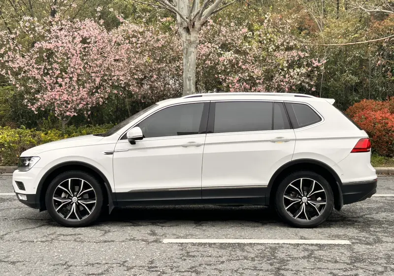Volkswagen Tiguan L — фото 4