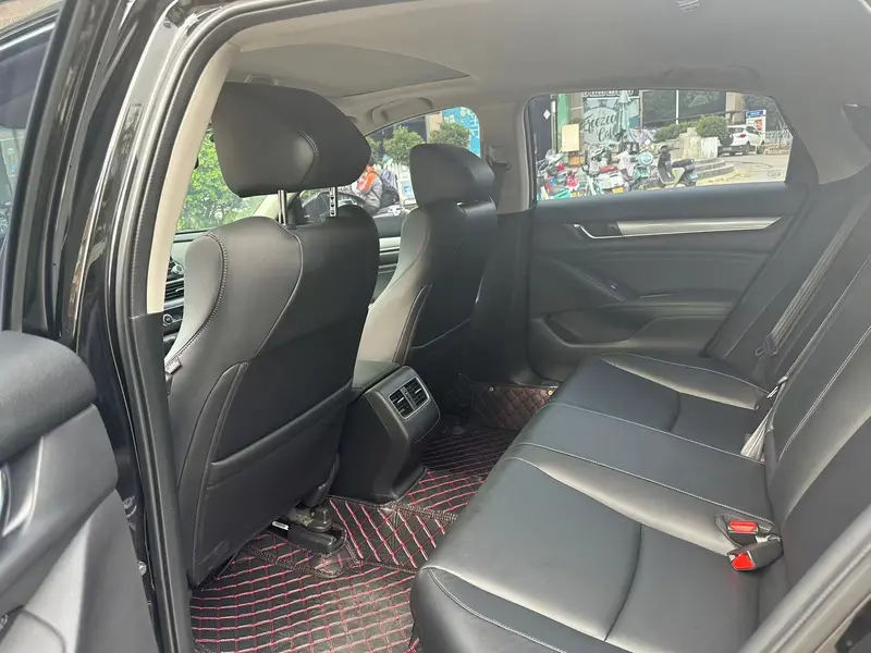 Honda Accord — фото 10