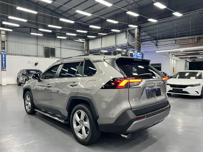 Toyota RAV4 — фото 4