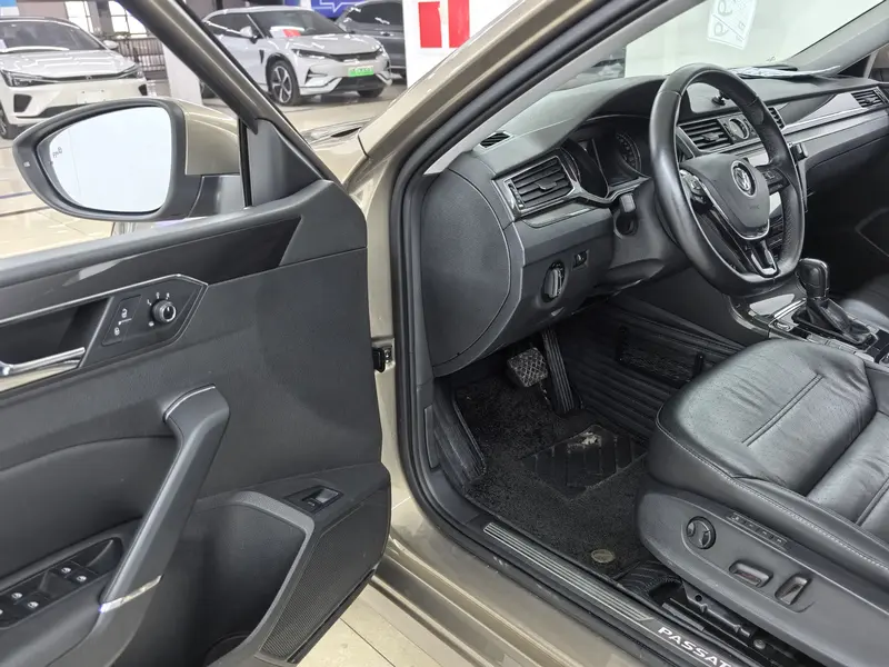 Volkswagen Passat — фото 14