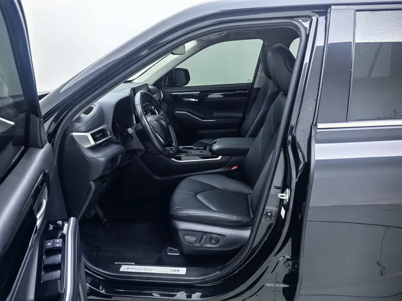 Toyota Highlander — фото 12