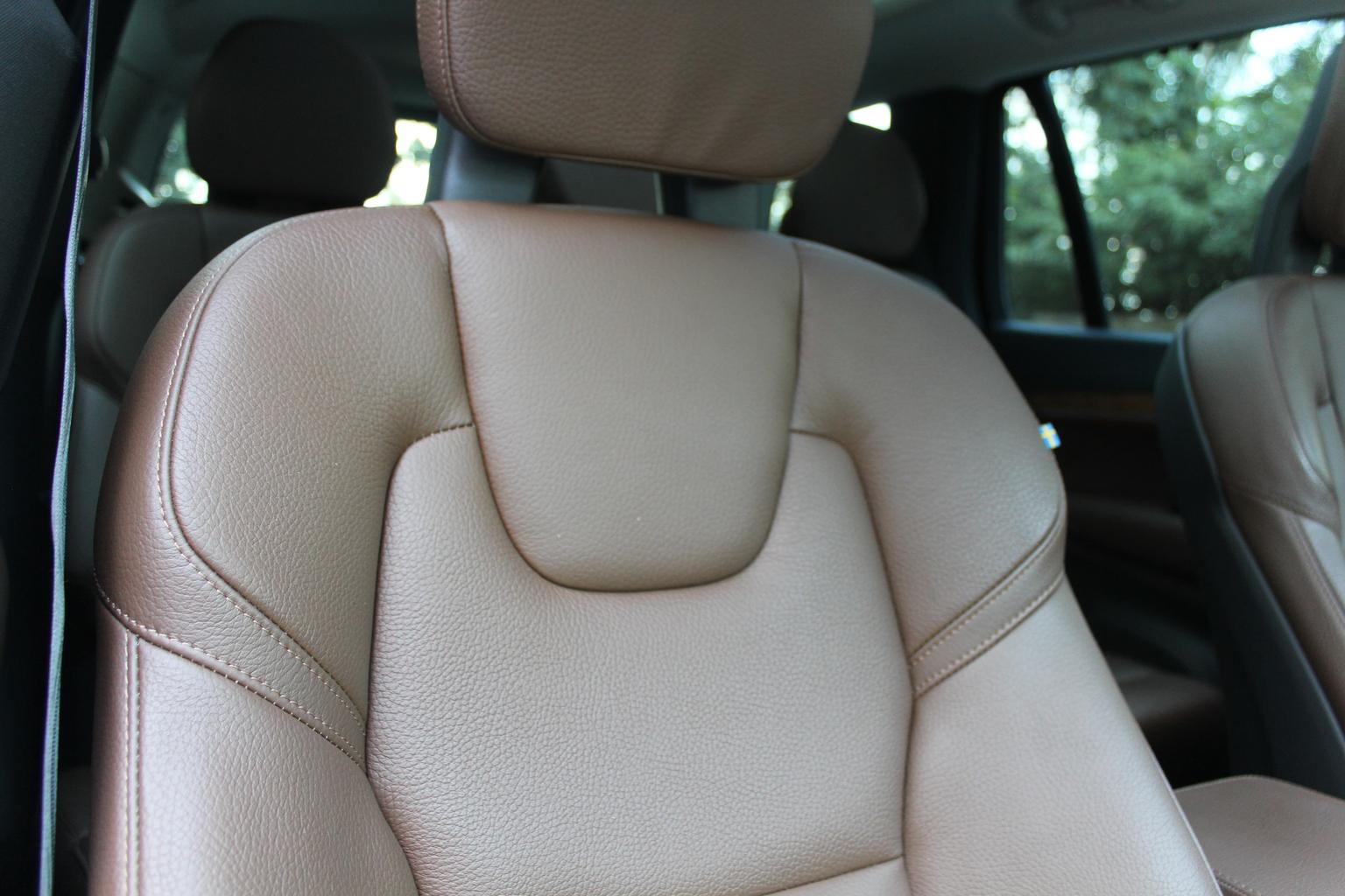Volvo XC90: фотография 22 из 36