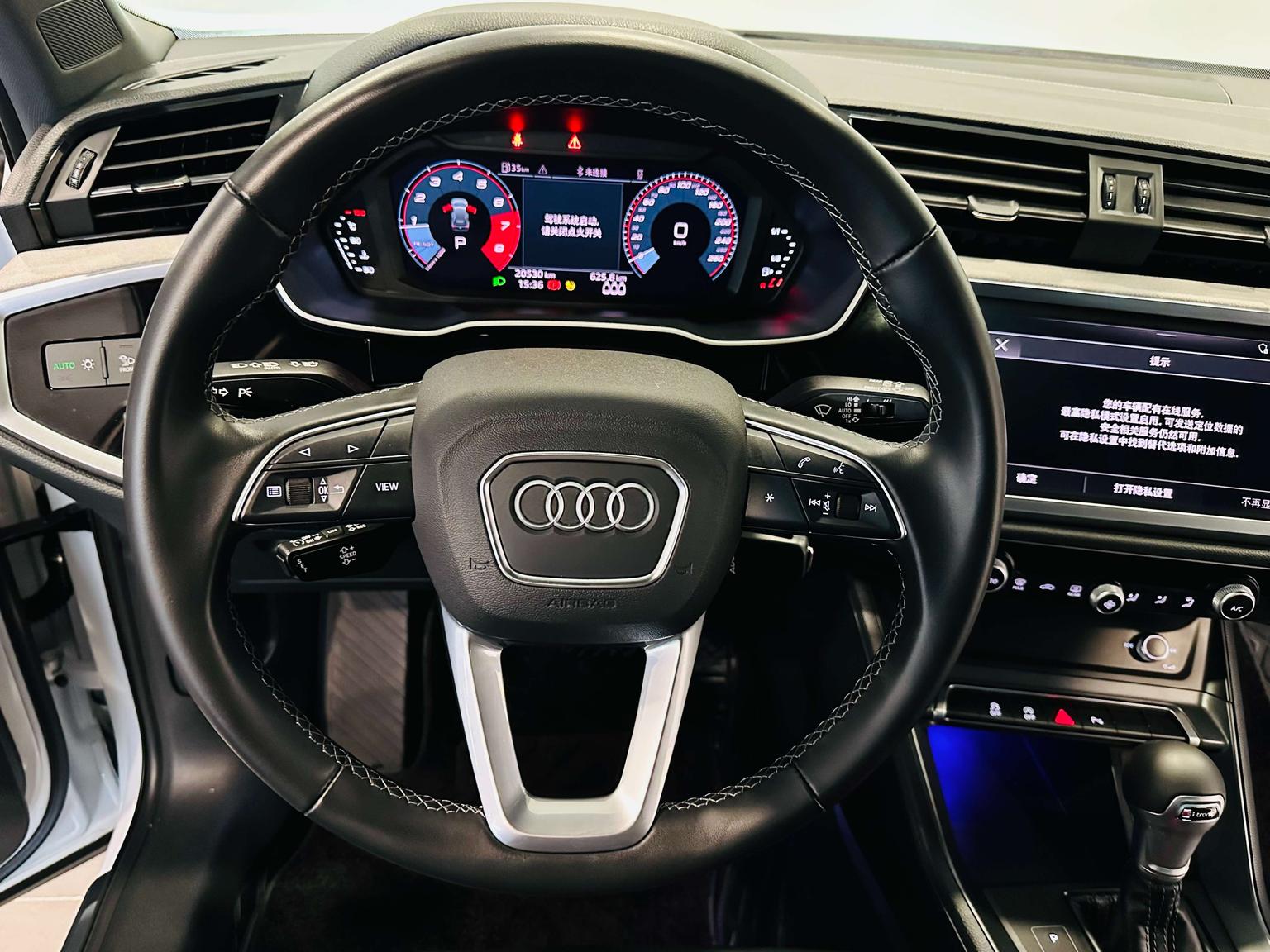 Audi Q3: фотография 13 из 16