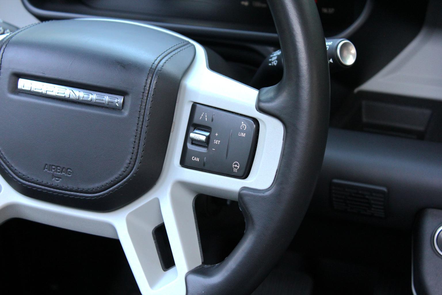 Land Rover Defender: фотография 12 из 32