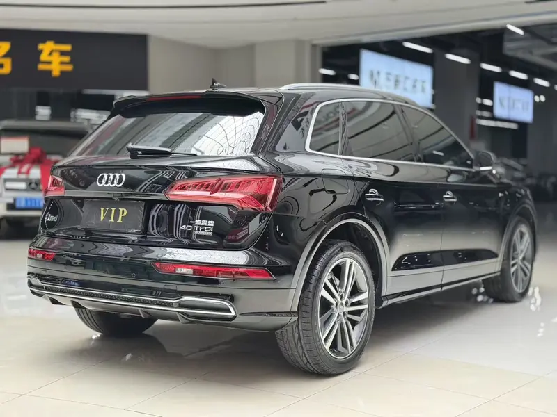 Audi Q5L — фото 6