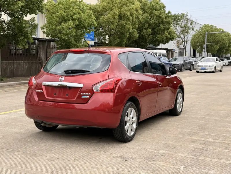 Nissan Tiida — фото 6