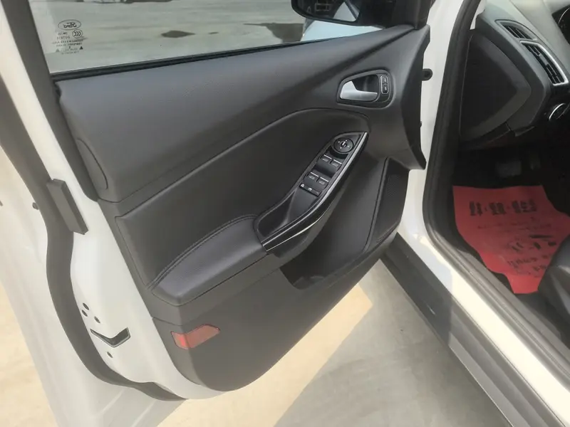 Ford Focus Eco Boost 180 AT — фото 14