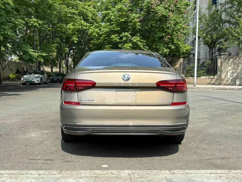 Volkswagen Passat — фото 6
