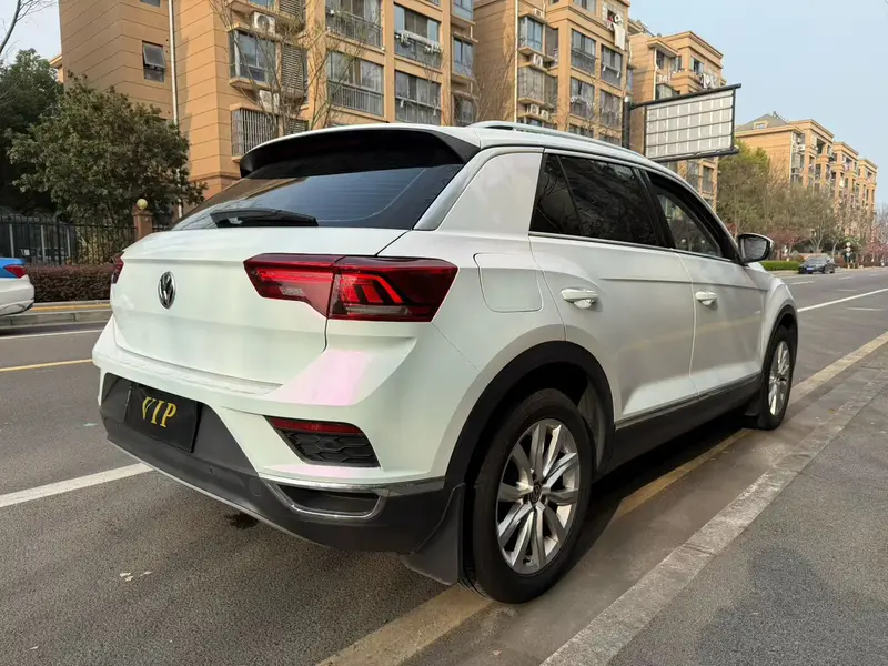 Volkswagen T-Roc — фото 7