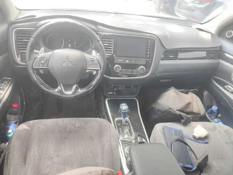 Mitsubishi Outlander — фото 10