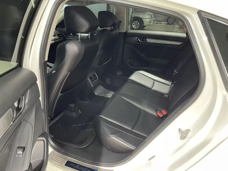 Honda Accord — фото 10