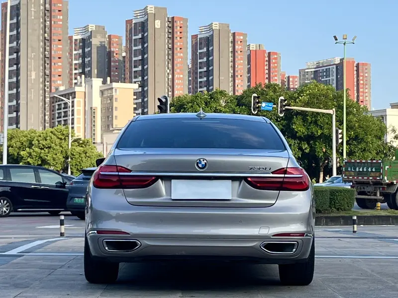 BMW 7 Series 730Li продвинутая — фото 5
