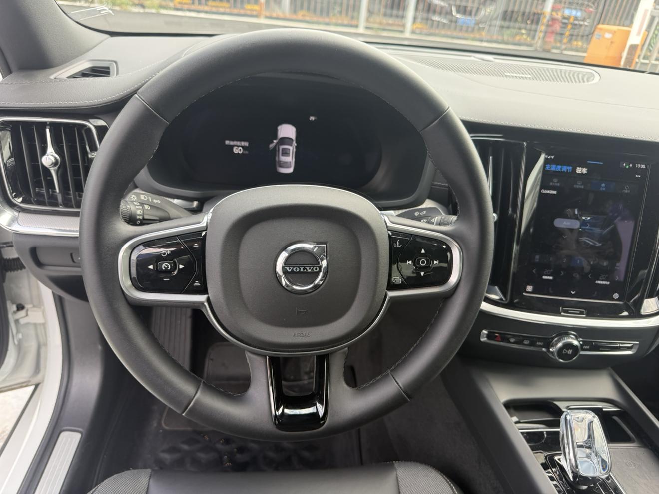 Volvo S60: фотография 11 из 16