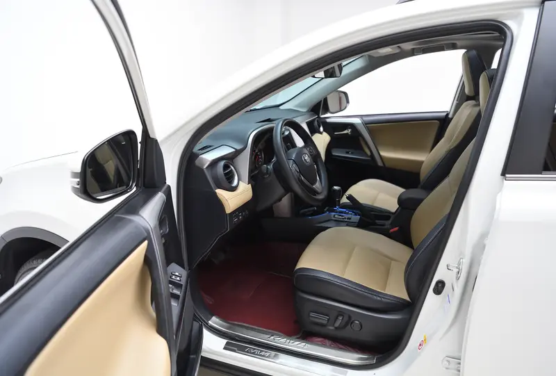 Toyota RAV4 — фото 17