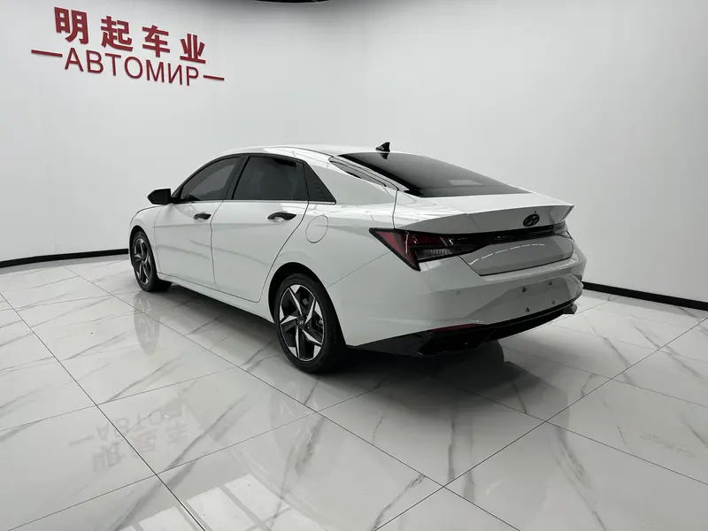 Hyundai Elantra — фото 4