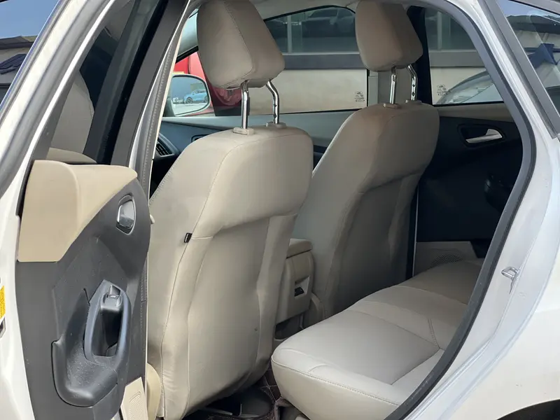 Ford Focus 1.6L механика комфорт — фото 9