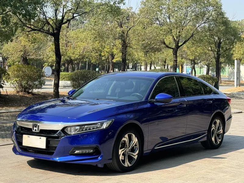 Honda Accord — фото 1