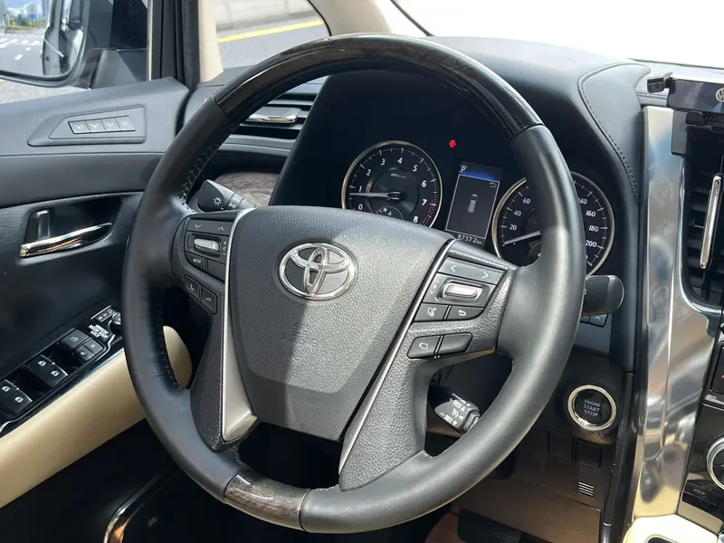 Toyota Alphard — фото 9