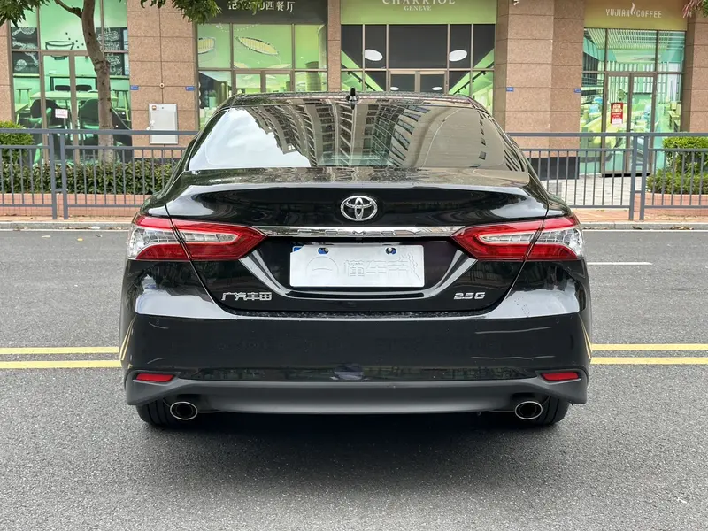 Toyota Camry — фото 5
