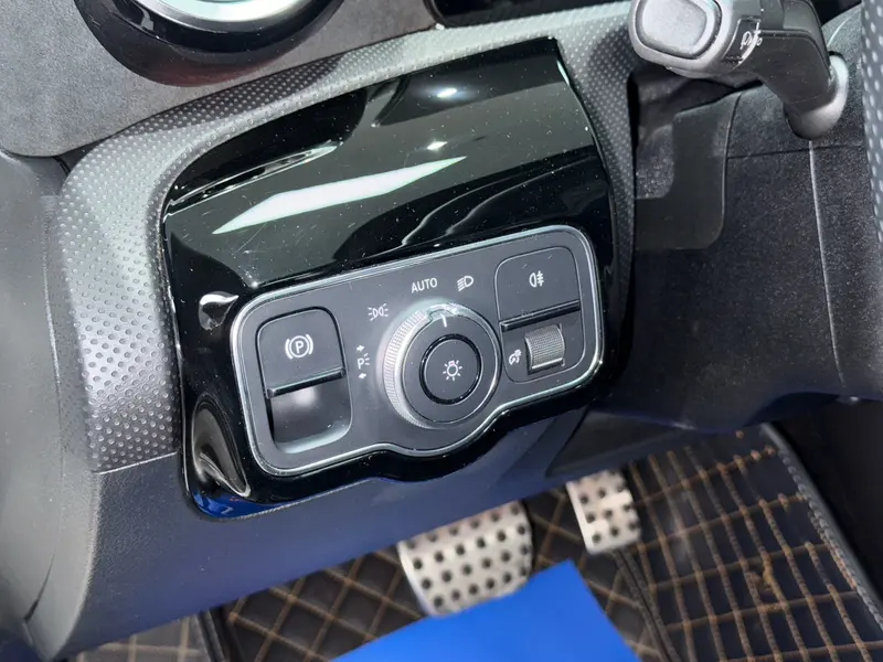 Mercedes-Benz CLA 200 — фото 14