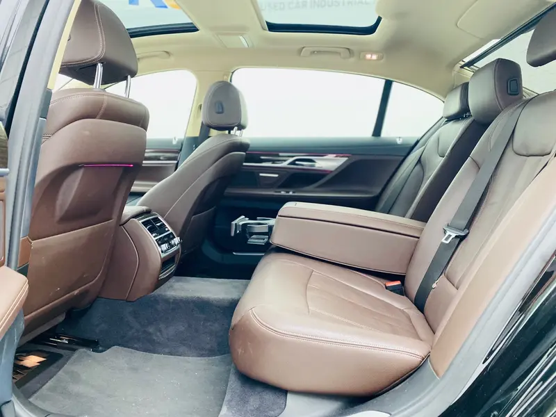 BMW 7 Series — фото 12