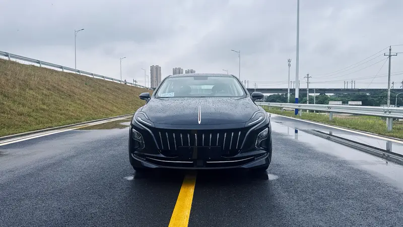 Hongqi E-QM5 — фото 2