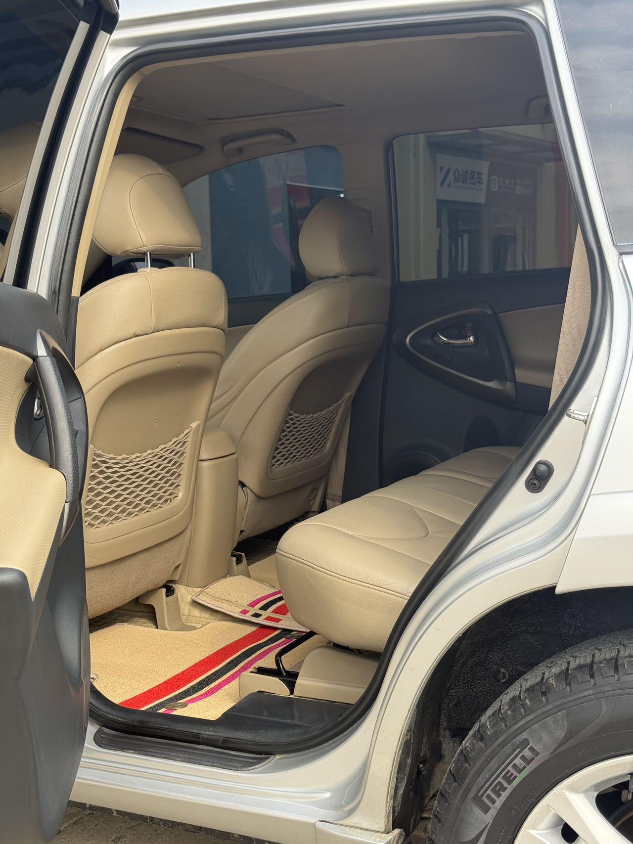Toyota RAV4 2012 2.4L AT Luxury