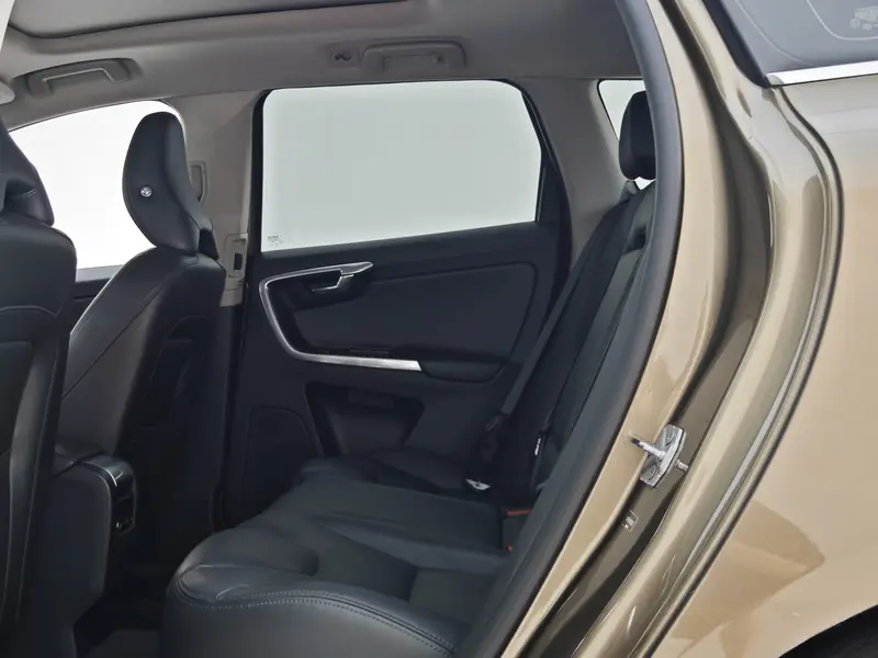 Volvo XC60 T5 — фото 14
