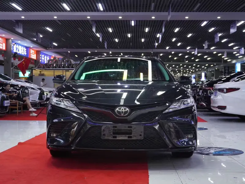 Toyota Camry — фото 2
