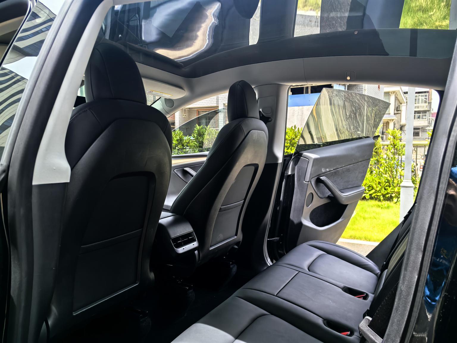 Tesla Model Y: фотография 7 из 18