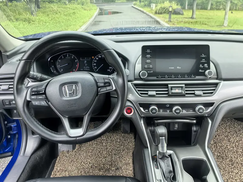 Honda Accord — фото 8