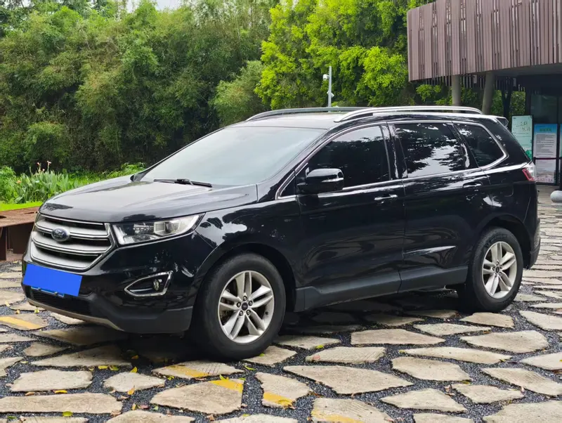 Ford Edge Eco Boost 245 2 WD 7 V