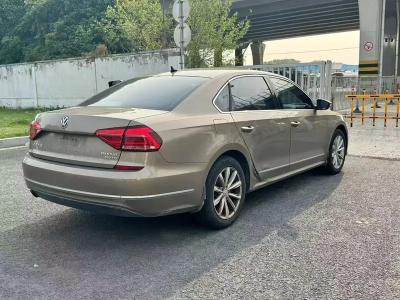 Volkswagen Passat — фото 4