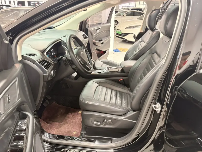 Ford Edge — фото 10