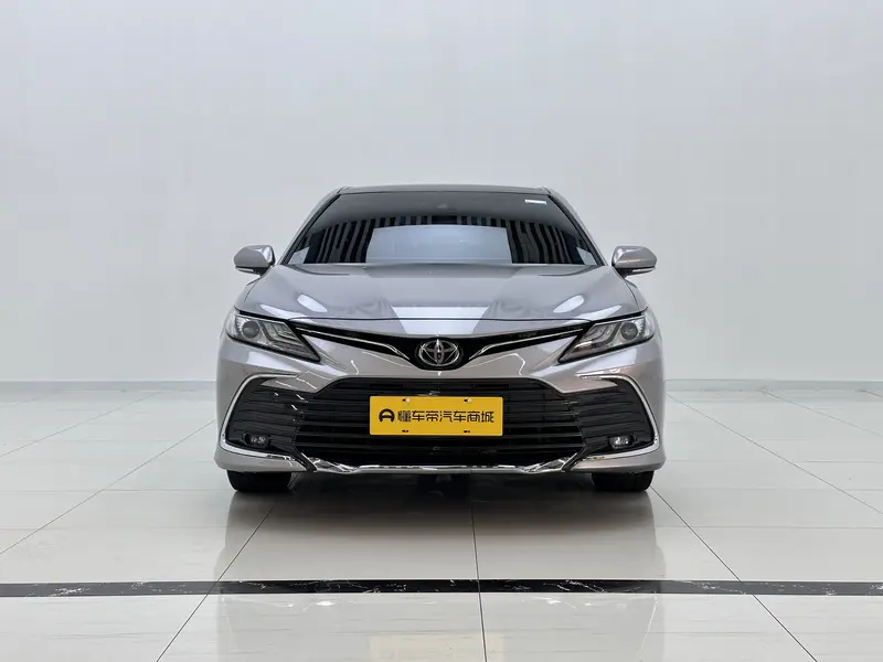 Toyota Camry — фото 2