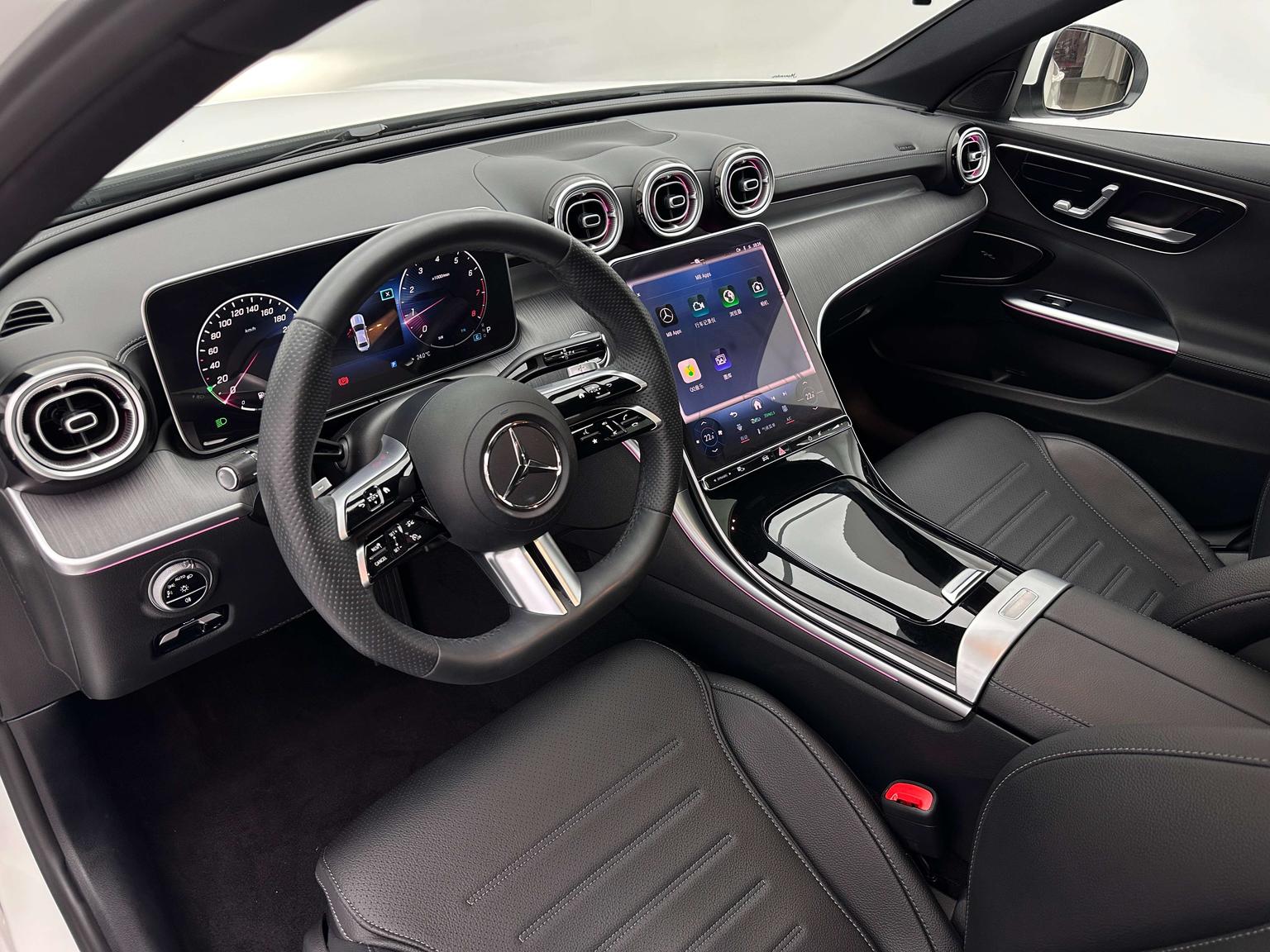 Mercedes-Benz C-Class: фотография 15 из 30