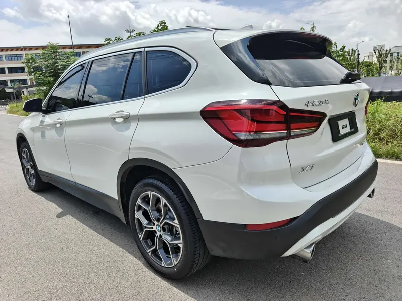 BMW X1 sDrive25Li продвинутая — фото 4