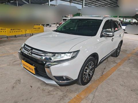 Mitsubishi Outlander 2016 2.4L Elite 7 мест