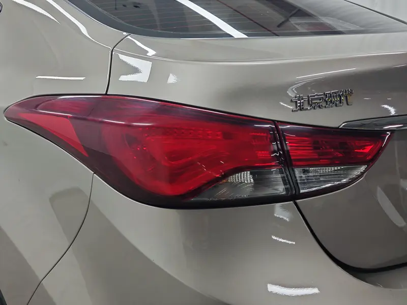 Hyundai Elantra — фото 10