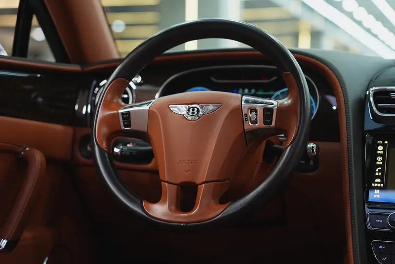 Bentley Flying Spur — фото 11