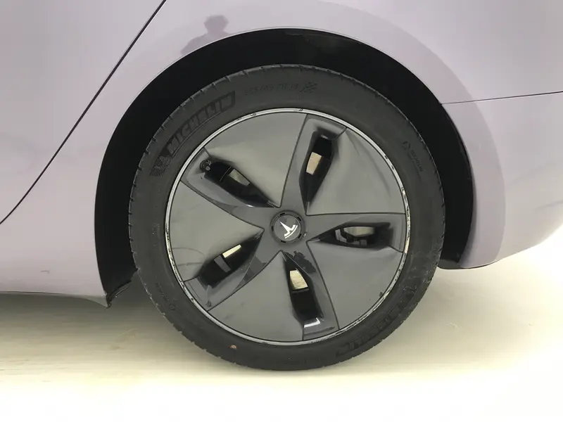 Tesla Model 3 — фото 11