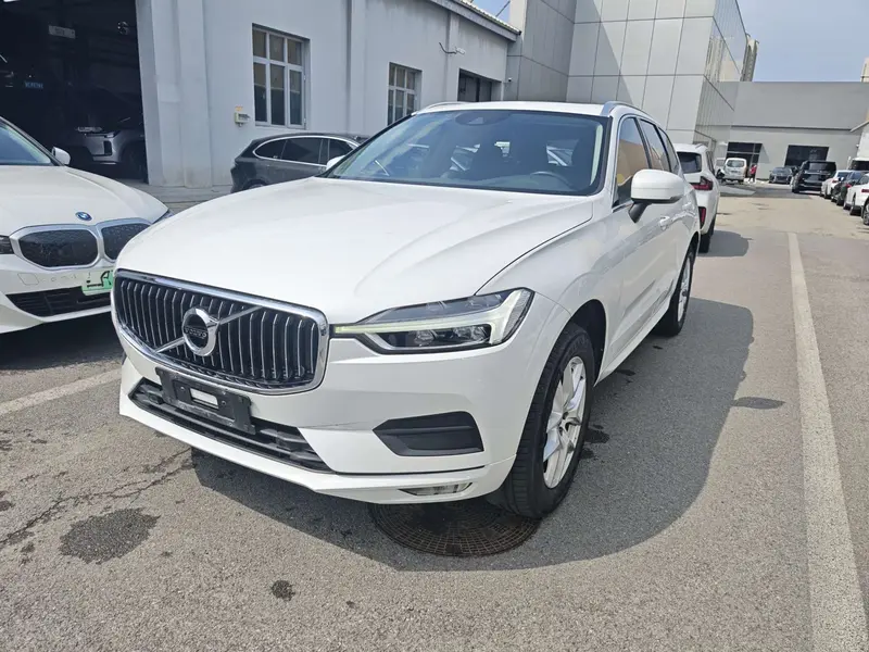 Volvo XC60 — фото 1