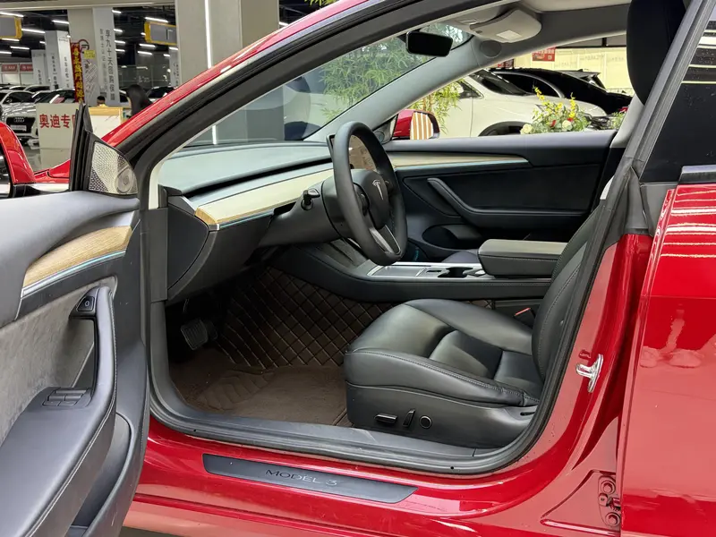 Tesla Model 3 RWD — фото 12