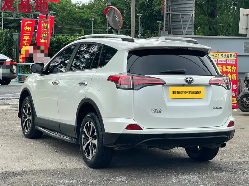 Toyota RAV4 — фото 4